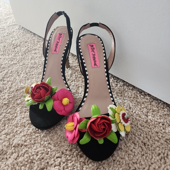 Betsey Johnson Shoes - Betsey Johnson flower heels